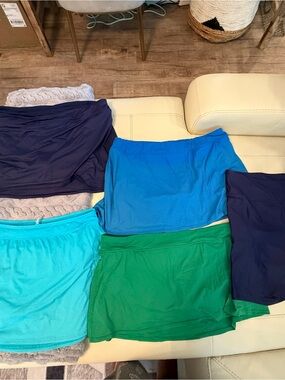 Navy swim skirt is gone! But see one swim top on other pic 5 piece Lands End 18w